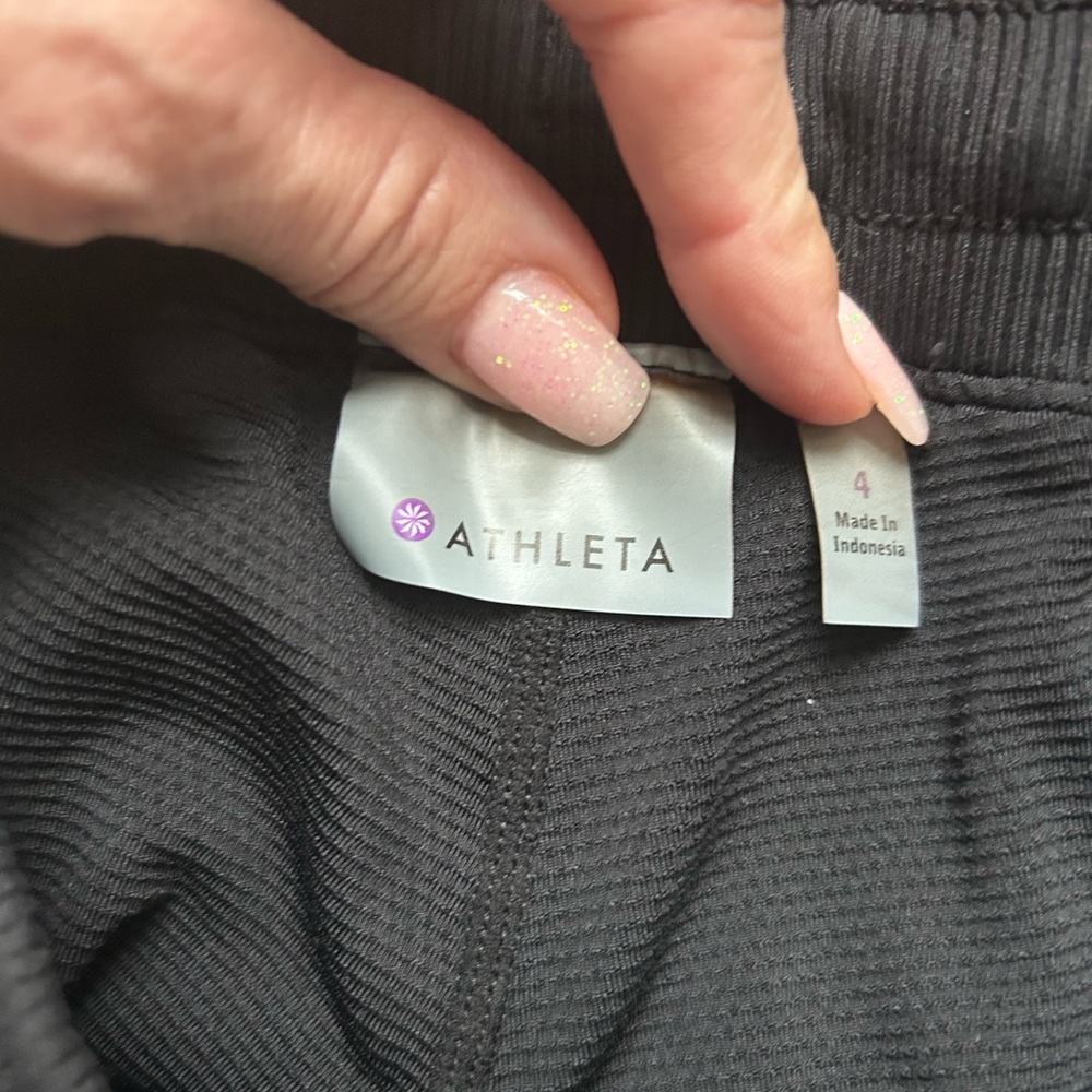 Athleta nylon shell black skort with zippered side pockets size 4/fits 2 - Picture 2 of 7
